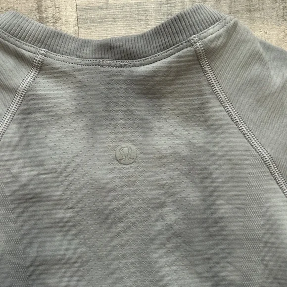 Grey lululemon swiftly tech Short Sleeve Top - Picture 3 of 4